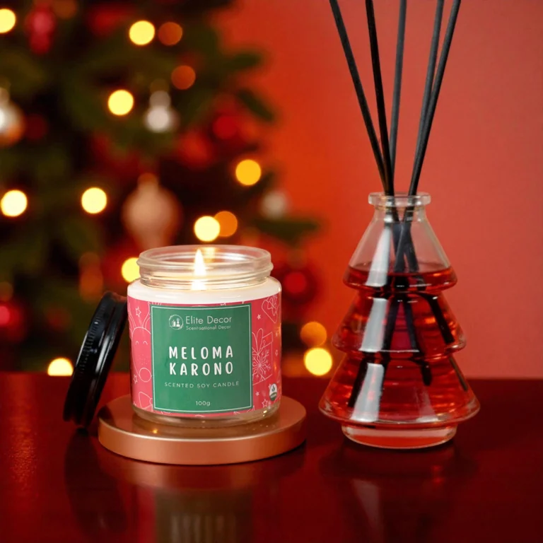 Σετ αρωματικό κερί και αρωματικό χώρου με άρωμα μελομακάρονο.