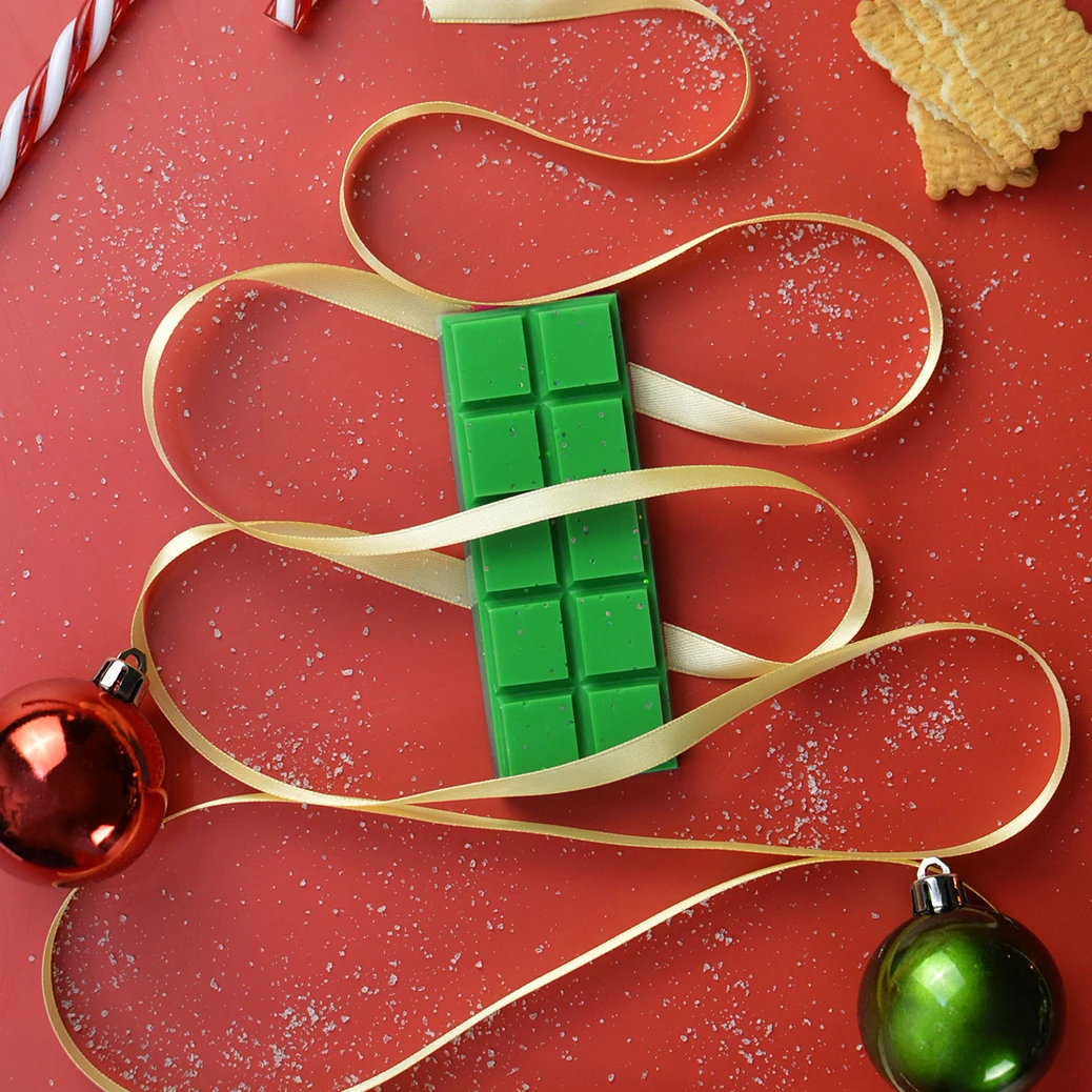 santas-workshop-wax-bar Αρωματικό κερί σε μορφή μπάρας wax melt με άρωμα Santa's Workshop και κουτί.